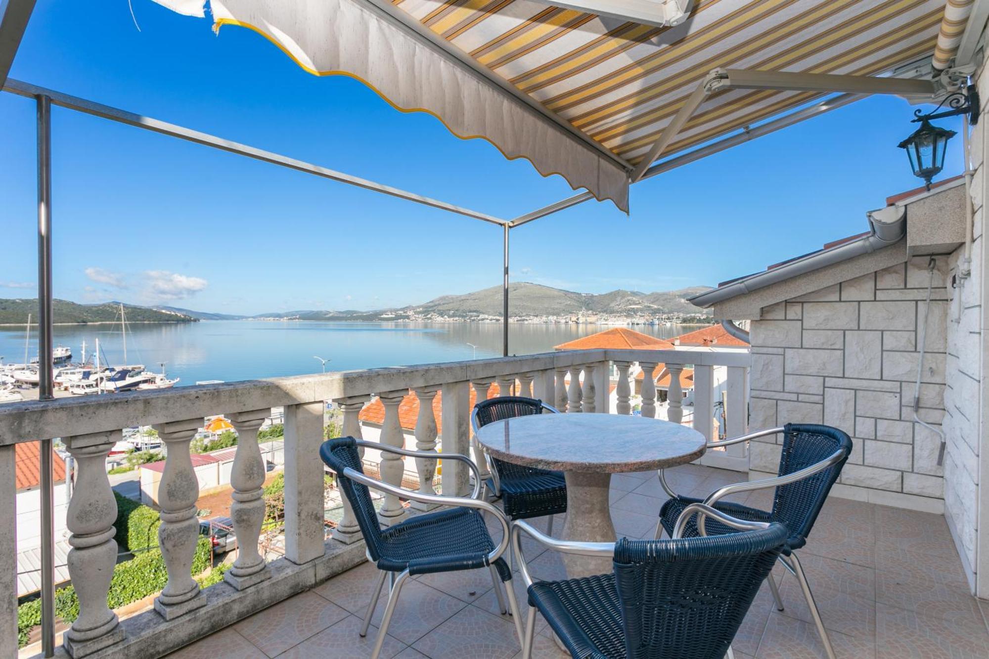 Seaside Apartments With A Swimming Pool Okrug Gornji, Ciovo - 11374 Trogir Exterior foto
