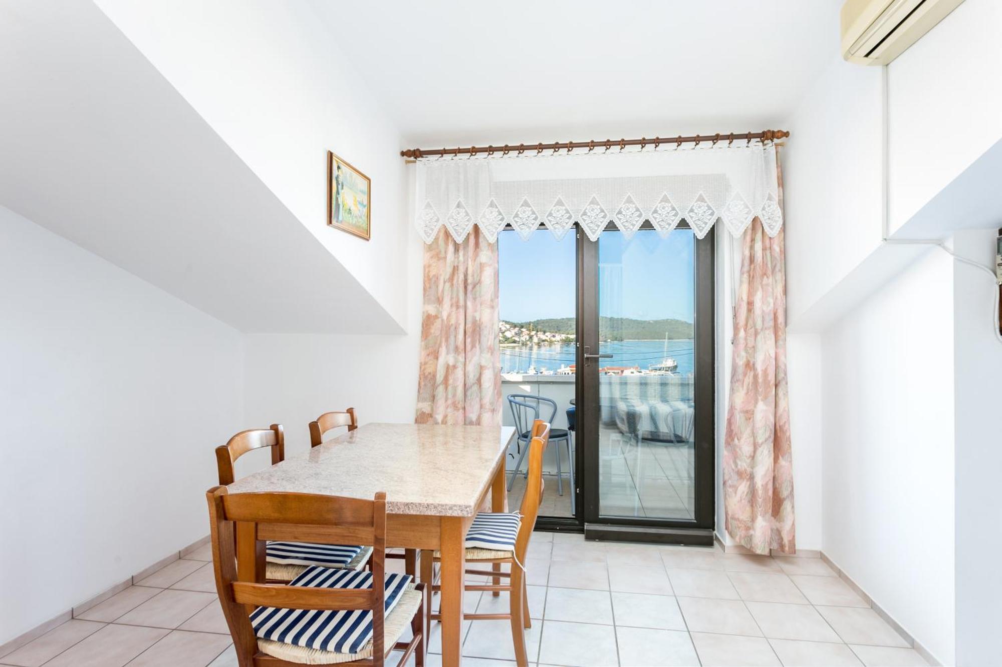 Seaside Apartments With A Swimming Pool Okrug Gornji, Ciovo - 11374 Trogir Exterior foto