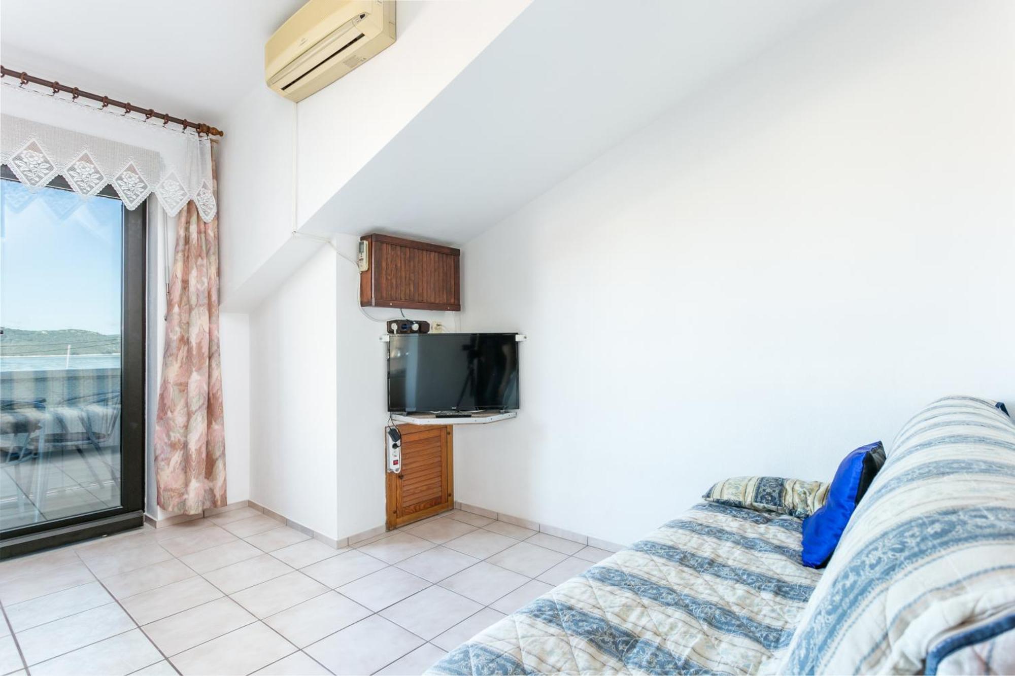 Seaside Apartments With A Swimming Pool Okrug Gornji, Ciovo - 11374 Trogir Exterior foto