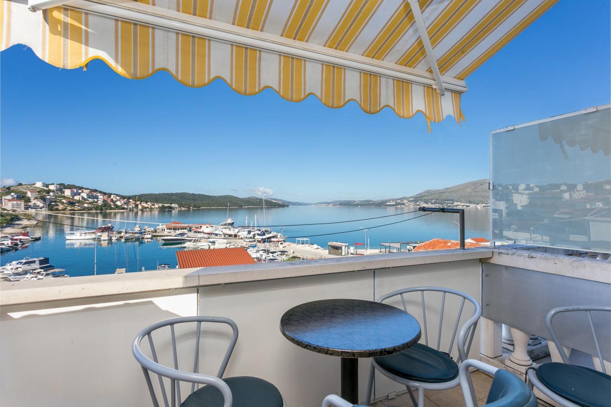 Seaside Apartments With A Swimming Pool Okrug Gornji, Ciovo - 11374 Trogir Exterior foto